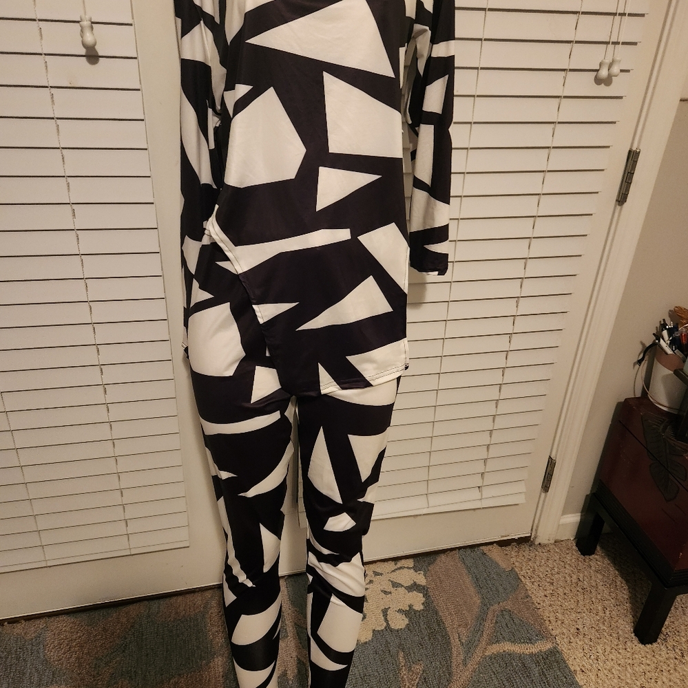 Two piece set - Picture 2 of 3